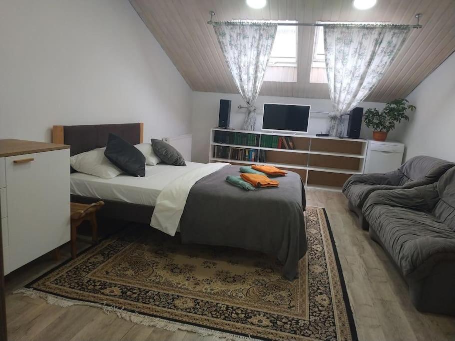 центр біля оперного театру однокімнатні з кухня-студія Apartment Lviv