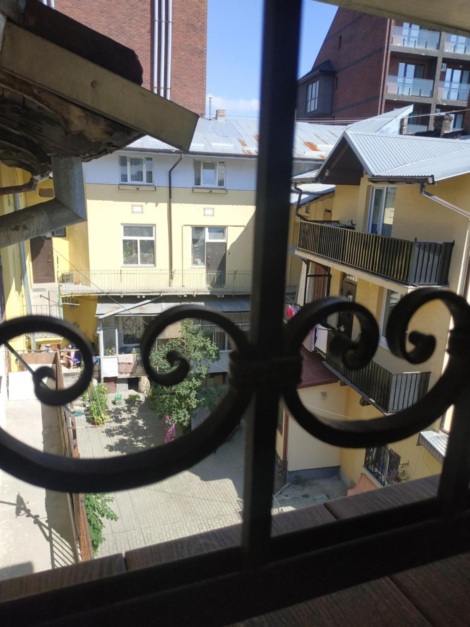центр біля оперного театру однокімнатні з кухня-студія * Lviv