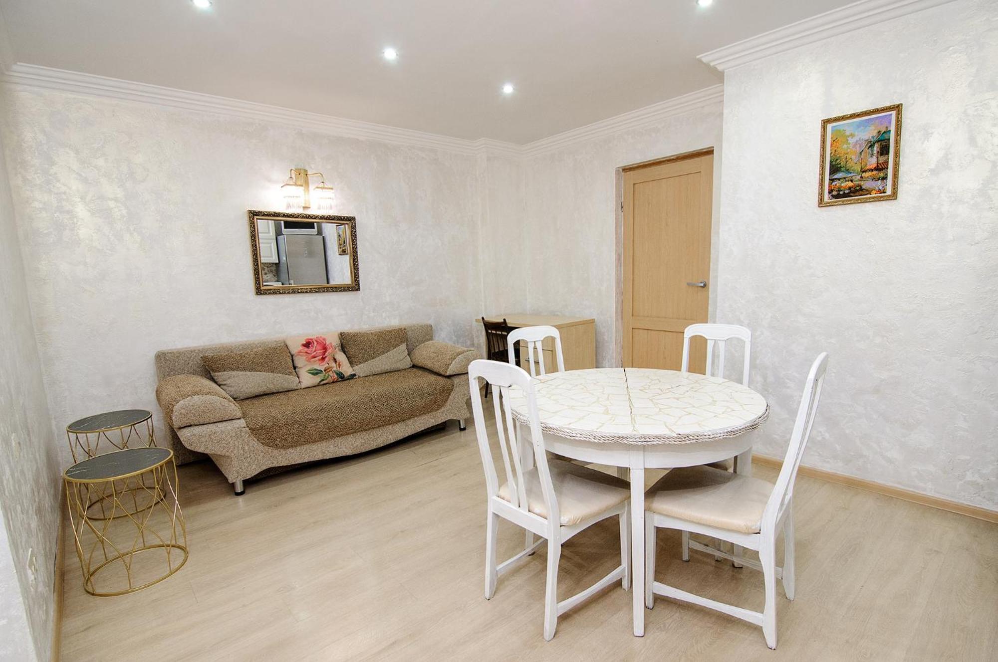 Apartment центр біля оперного театру однокімнатні з кухня-студія