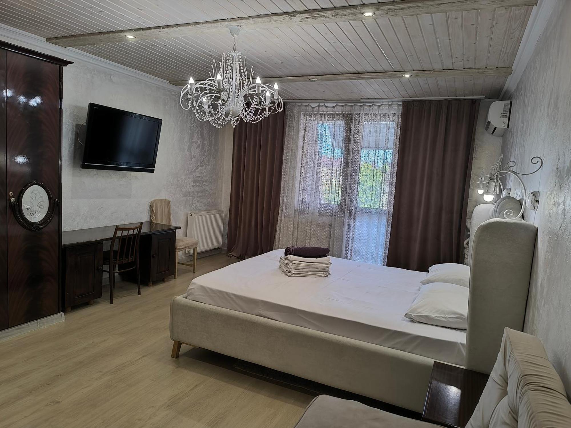 Apartment центр біля оперного театру однокімнатні з кухня-студія *