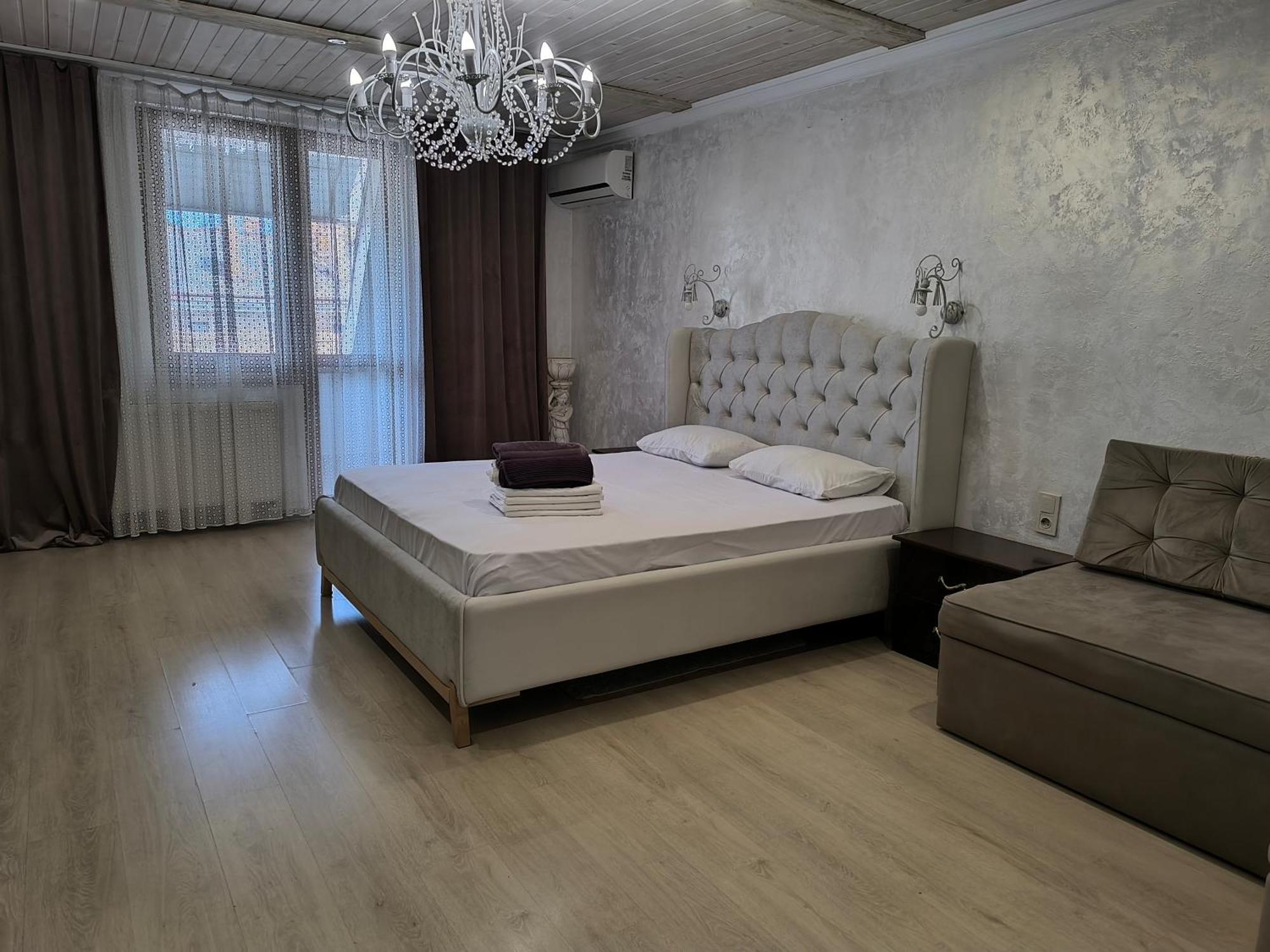 центр біля оперного театру однокімнатні з кухня-студія * Lviv