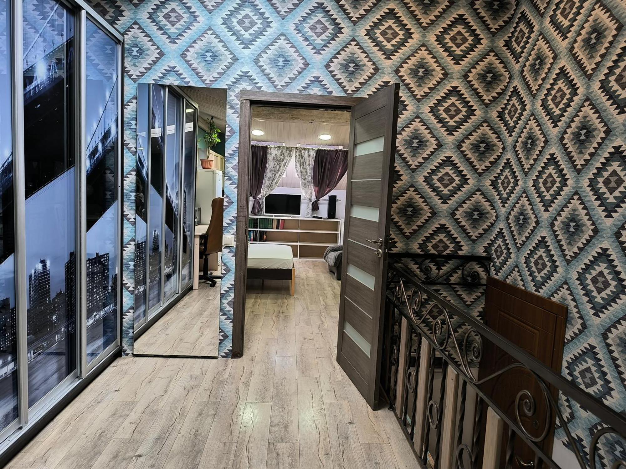 Apartment центр біля оперного театру однокімнатні з кухня-студія *