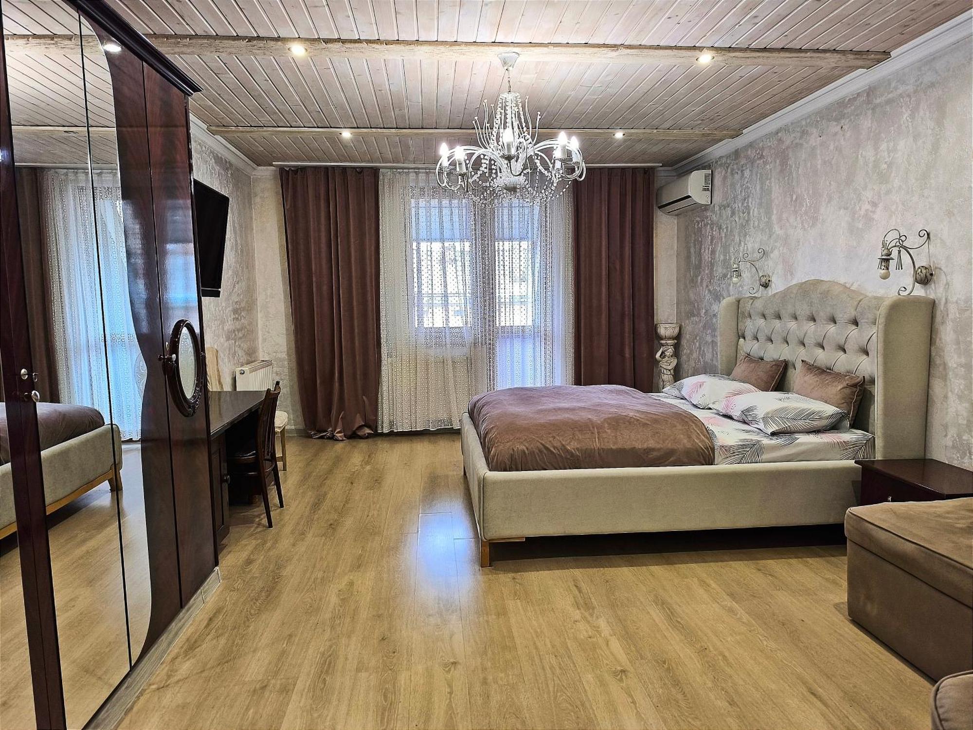 центр біля оперного театру однокімнатні з кухня-студія Apartment