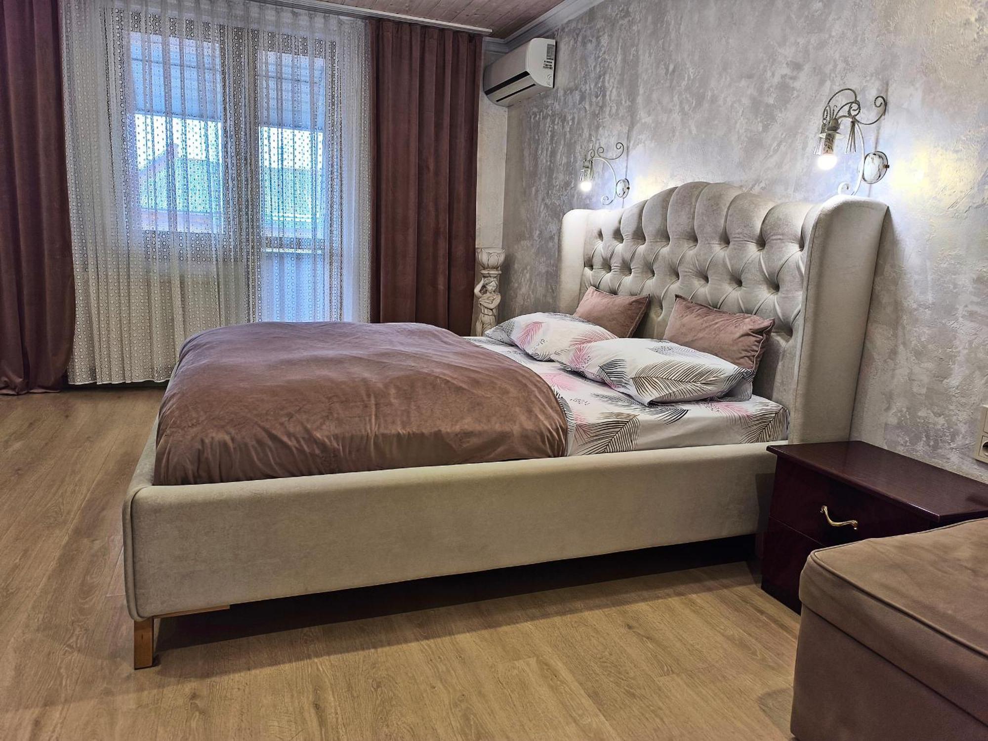 центр біля оперного театру однокімнатні з кухня-студія Apartment *