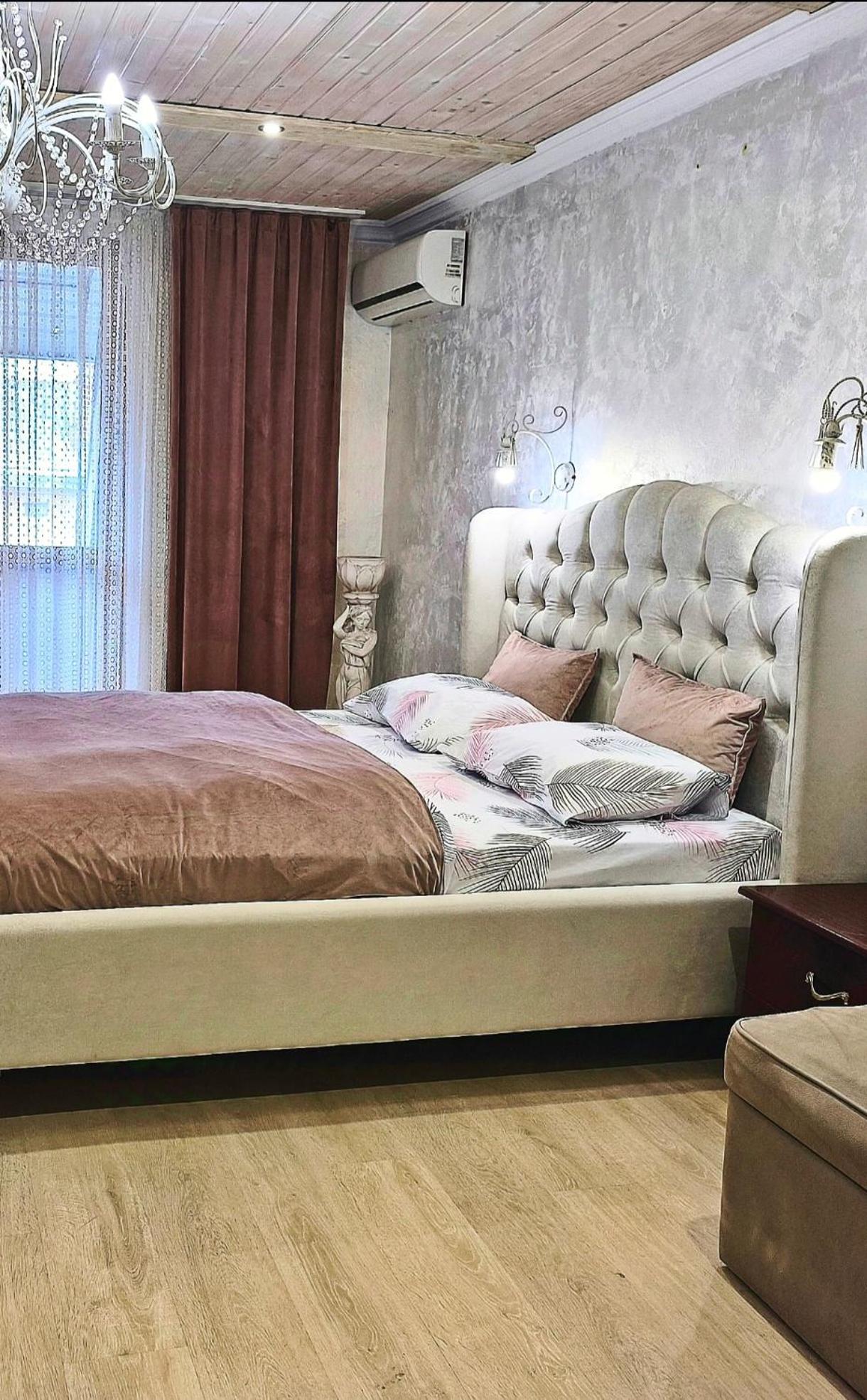 Apartment центр біля оперного театру однокімнатні з кухня-студія *