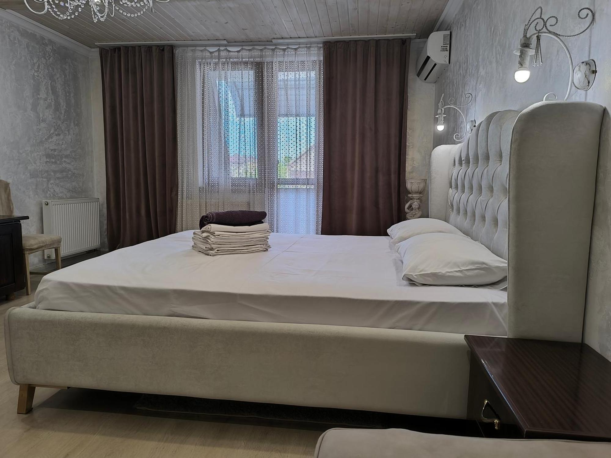 Apartament центр біля оперного театру однокімнатні з кухня-студія